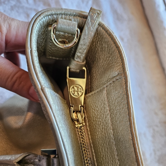 Tory Burch Gold Tote Bag with Crossbody Strap - Picture 6 of 15